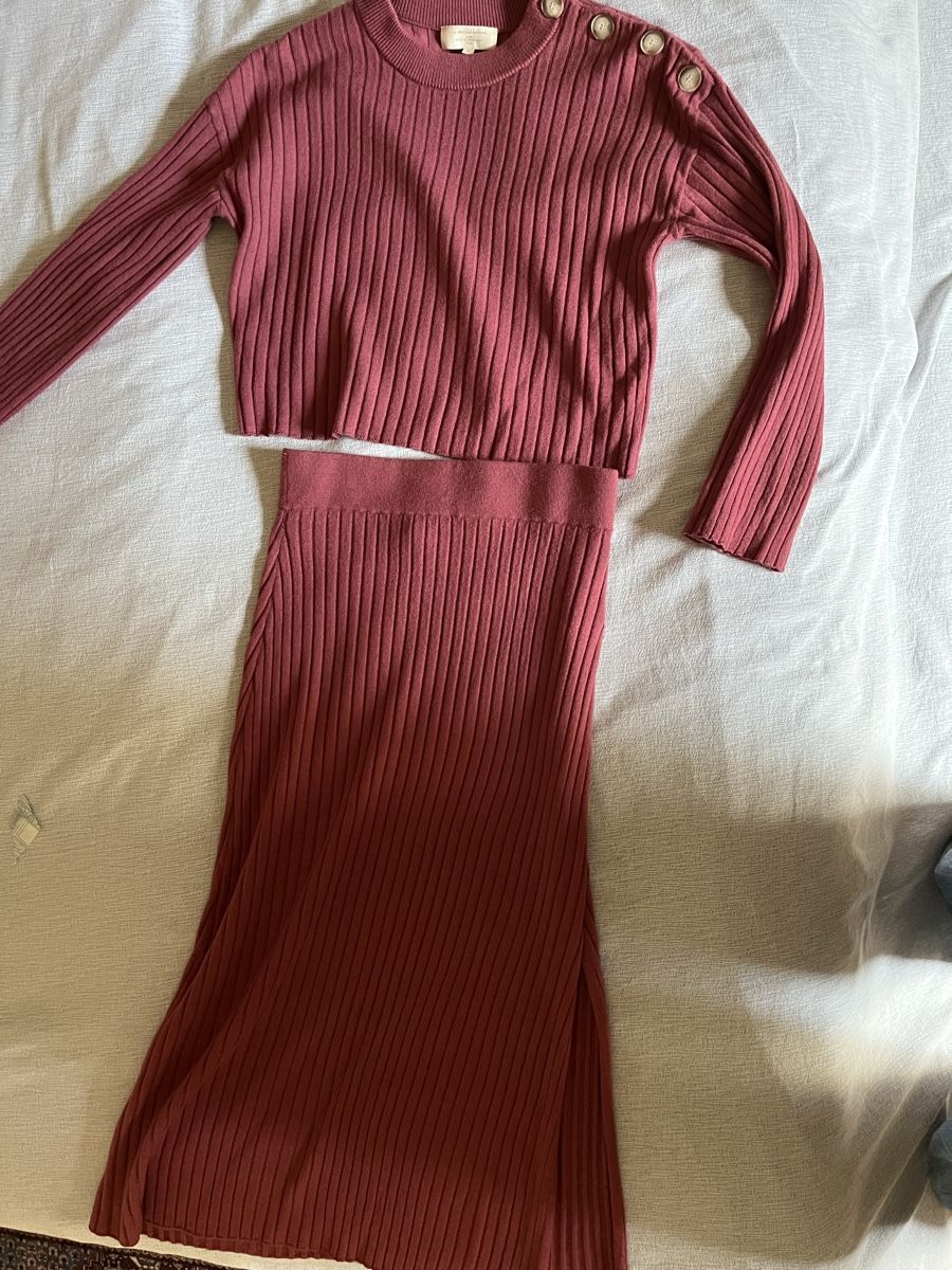 Sezane Lotti di vestiti: Sezane skirt and top – Nuovo (secondo la descrizione) da Basel venduto da ann_w9wl