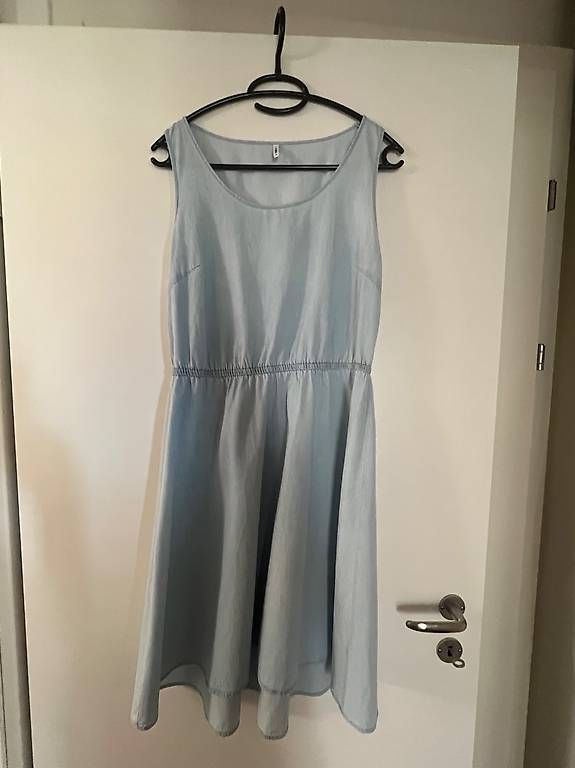 Vestiti: Robe d'été bleu clair de la marque Only – Usato da Lausanne venduto da MaudSawyer 1