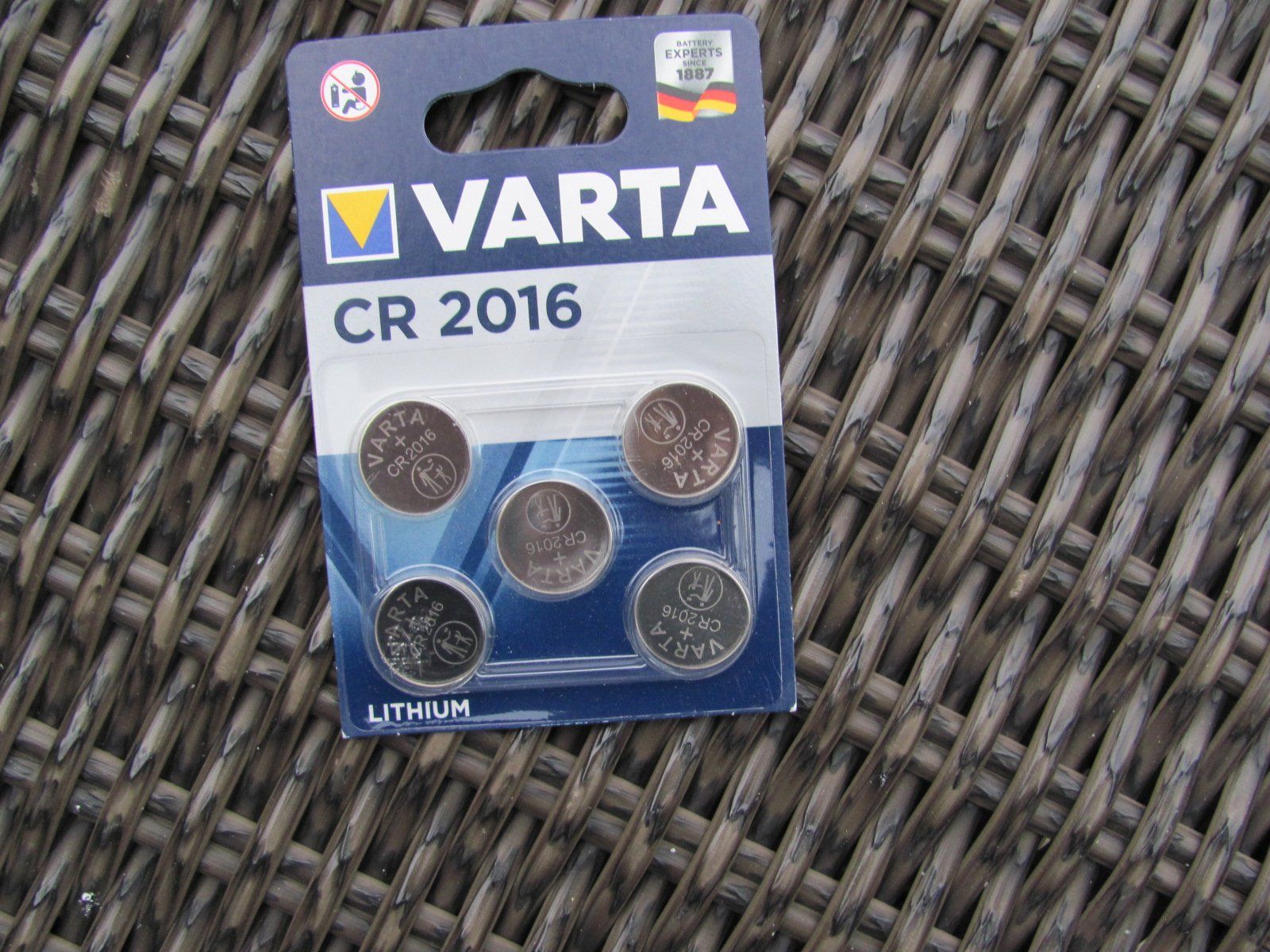 Varta Caricatori & Batterie: Varta Kopfbatterien CR 2016 – Nuovo e nell'imballaggio originale da Uznach venduto da Bimbolino