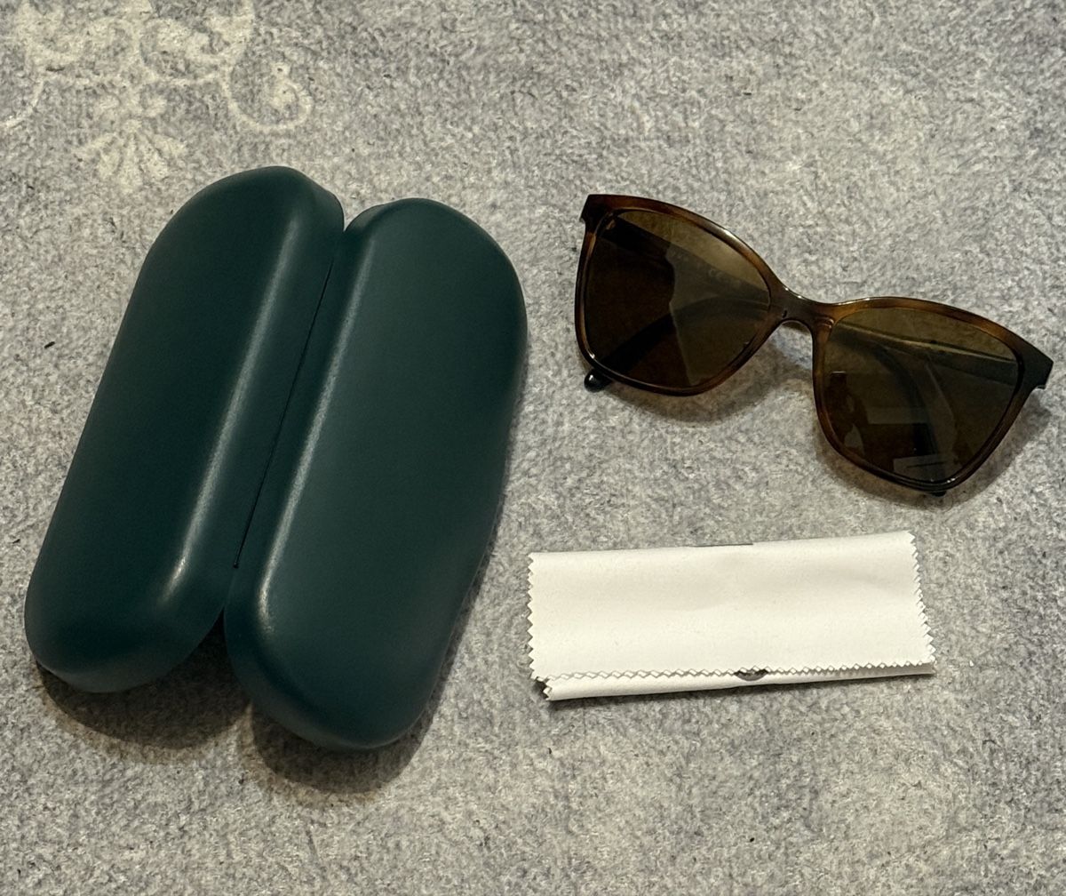 Brillen & Gläser: Damen Sonnenbrille – Gebraucht aus Goldach von igwhitestar