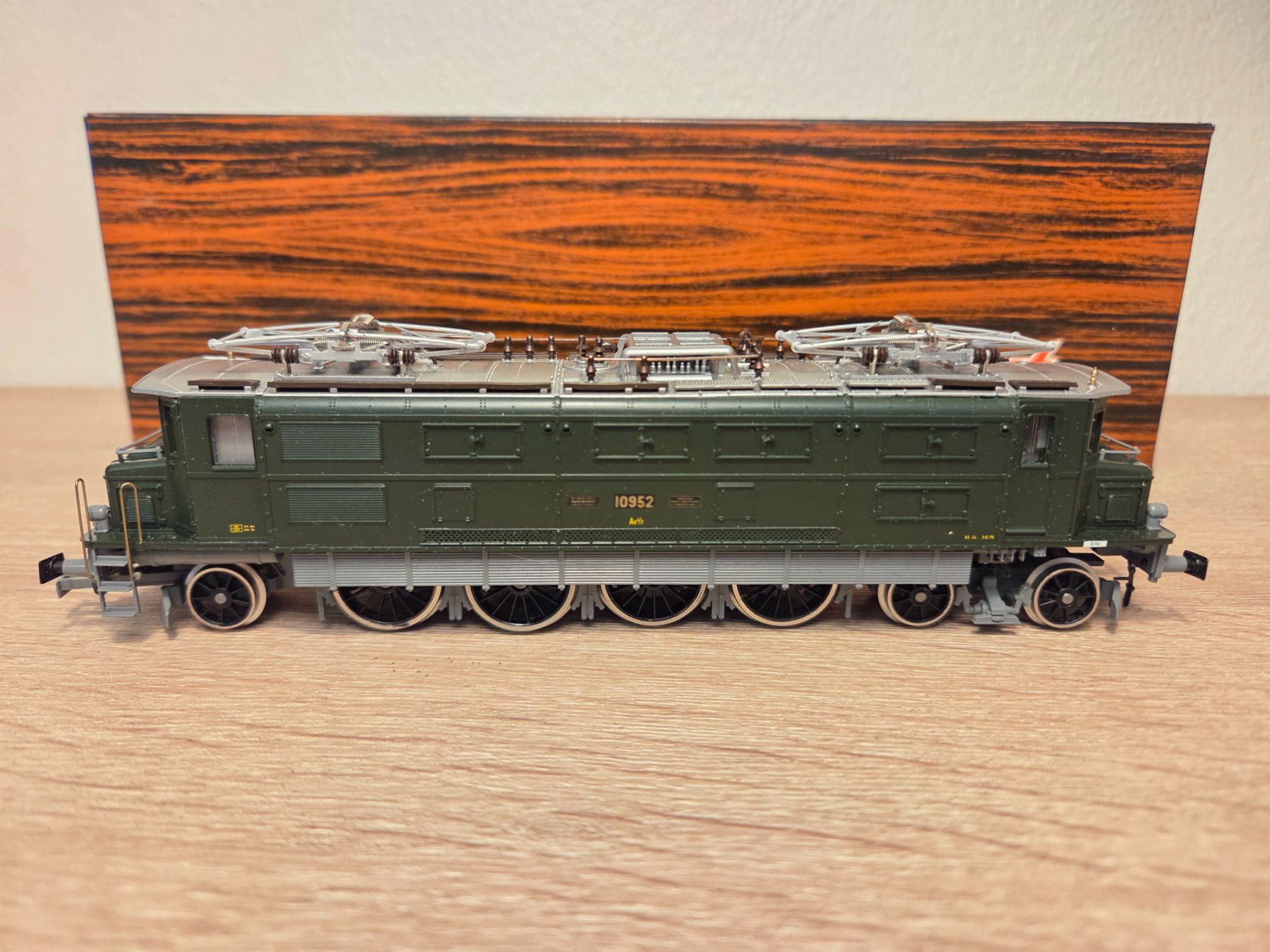 Liliput Modellini di ferrovie: Liliput 4750 E-Lok Ae 4/7 SBB H0 – Usato da St-Aubin-Sauges venduto da Lo_Go