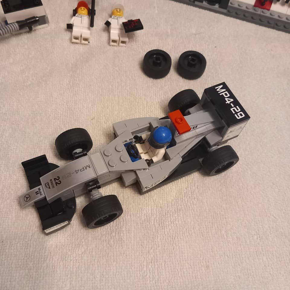 Lego Spielzeuge: LEGO 75911 Speed Champions Mercedes Box Jg2015 – Gebraucht aus Münchenbuchsee von  4
