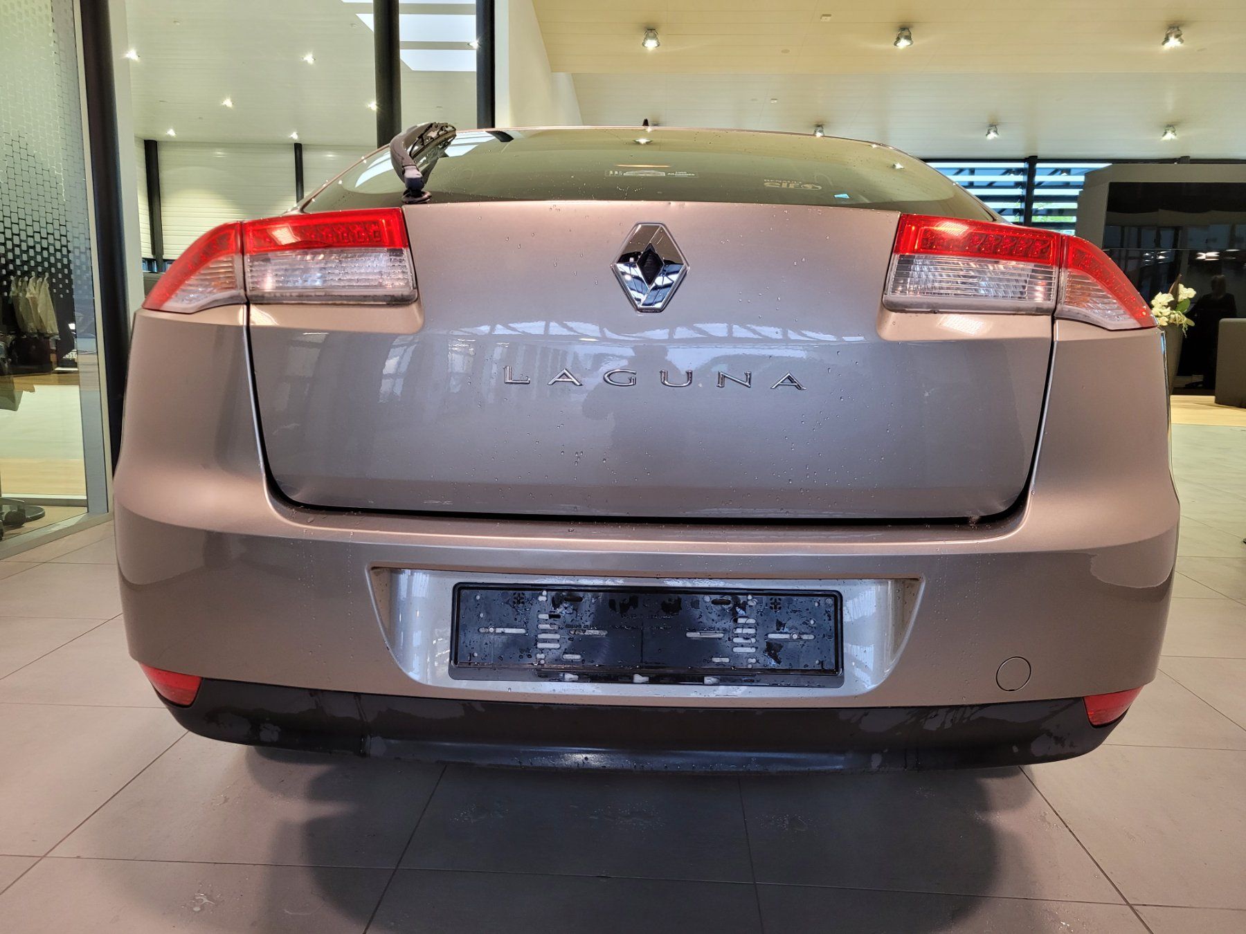 Renault Automobili: Renault Laguna 2.2 DT RT Business – Usato da St. Gallen venduto da HirschAutomobileAG 7
