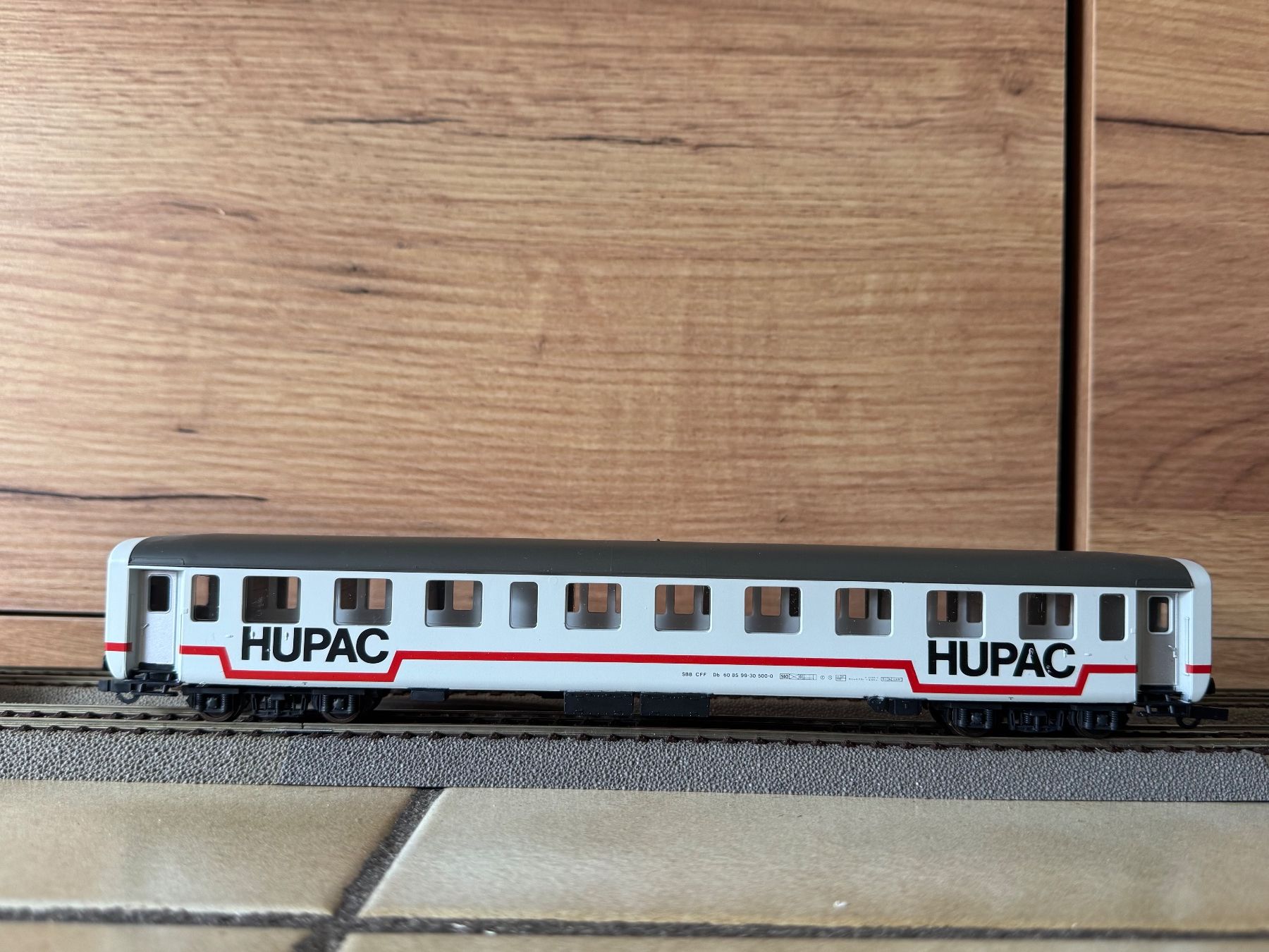 Lima Modellini di ferrovie: Voitures voyageurs SBB HUPAC LIMA HO DC – Nuovo e nell'imballaggio originale da Genève venduto da den_8z8h 8