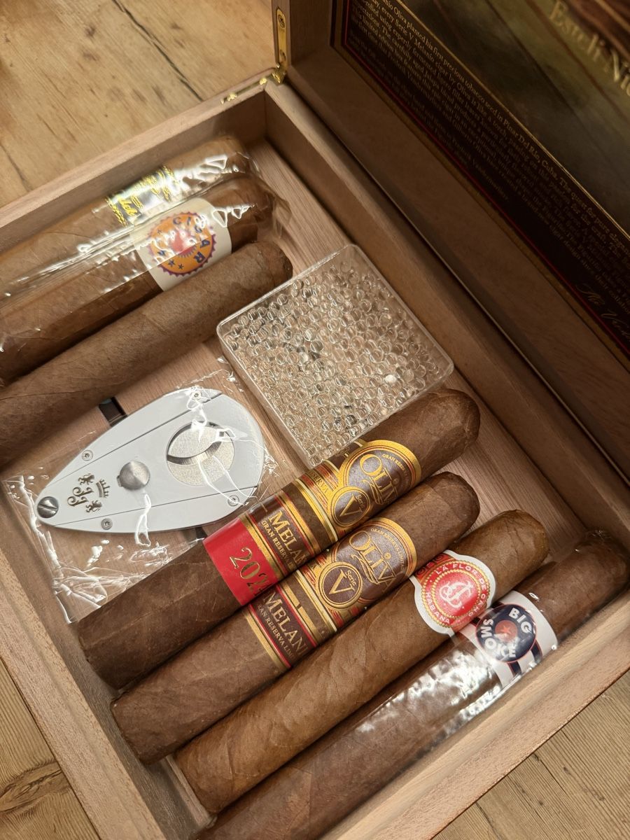Humidore: Zigarrenbox als Humidor inkl Zigarren  – Gebraucht aus Seuzach von kaufes8 2