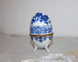 Vintage Schmuck Ei in blau