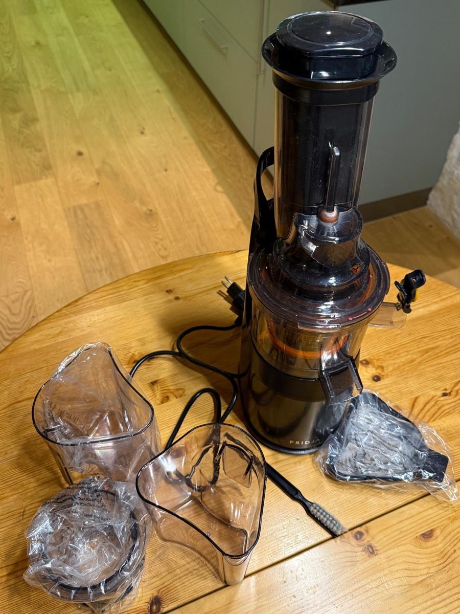 Elettrodomestici da cucina: F1900 Masticating Whole Fruit Juicer – Usato da Amriswil venduto da Ka_Sc