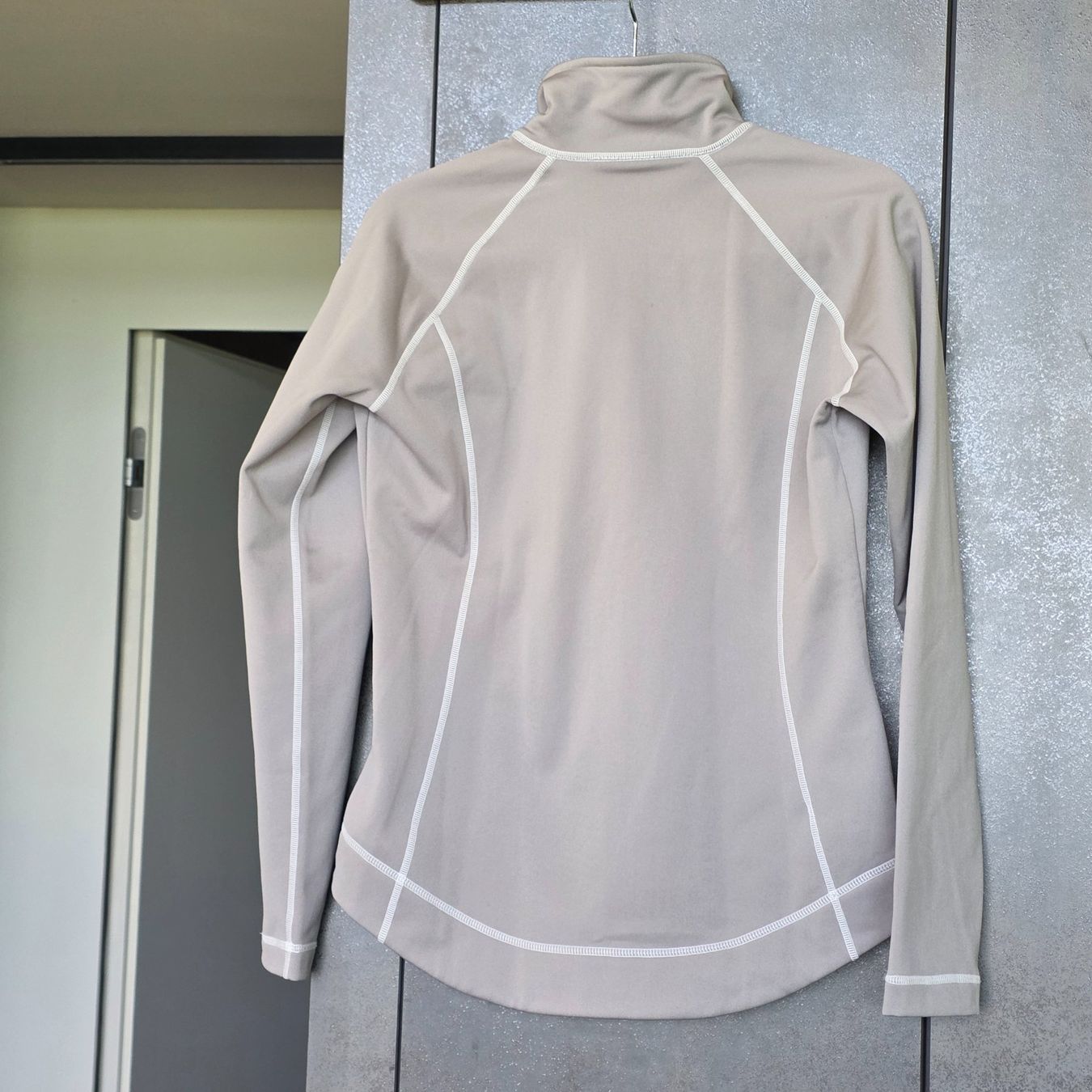Peak Performance Jacken: 🐸 PEAK PERFORMANCE JACKE M SPORTJACKE HELLGRAU – Gebraucht aus Môtier (Vully) von Frogs 7