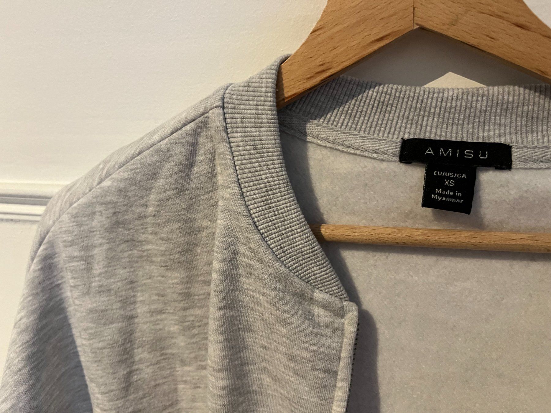 Giacche: Bomberjacke Sweatjacke Jacke grau AMISU – Nuovo e nell'imballaggio originale da Zürich venduto da its-love 2