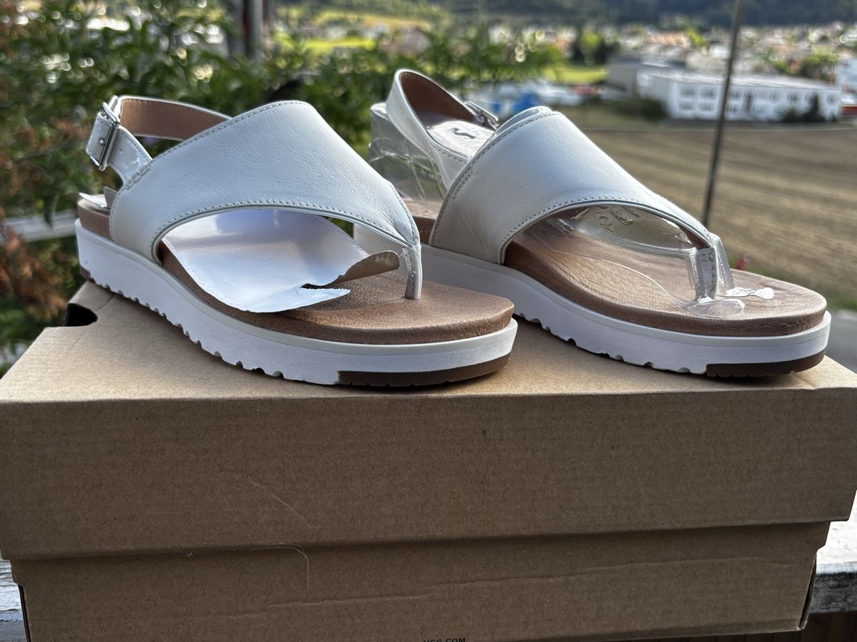 Ugg Scarpe da donna: Neue UGG Sandalen  – Nuovo e nell'imballaggio originale da Walterswil SO venduto da Sunshineyupi 2