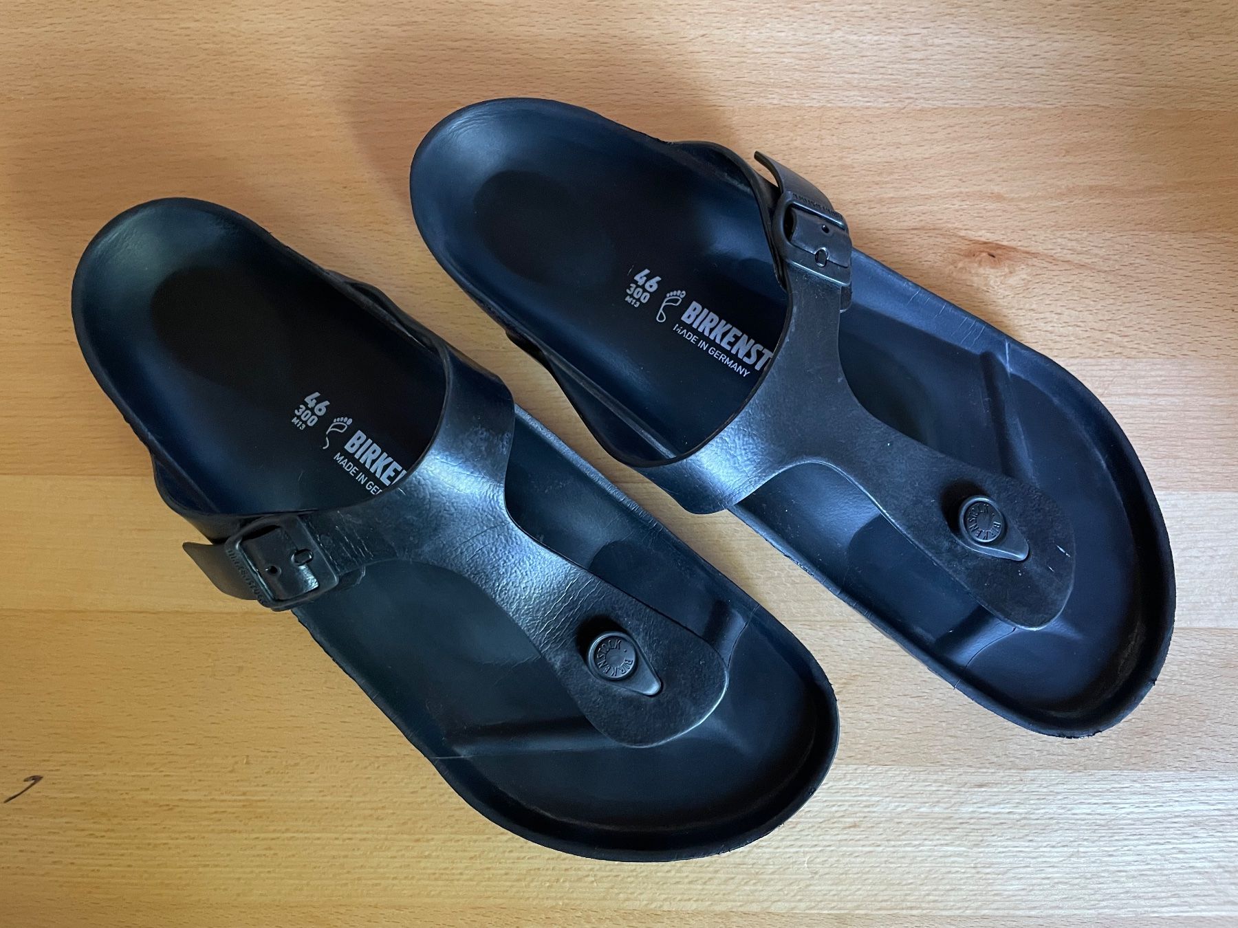 Birkenstock Herrenschuhe: Birkenstock-Bade-Flip-Flops, Gr. 46, schwarz – Gebraucht aus Cham von 2eye