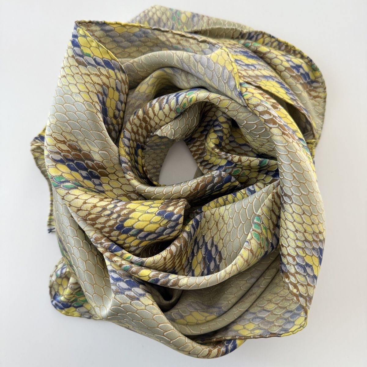Fabric Frontline Foulard & Sciarpe: FABRIC FRONTLINE New Silk Scarf – Nuovo (secondo la descrizione) da Emmen venduto da Nightingale_2022 1