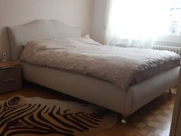 Lit 160 x 200 très bonne qualité, acheté chez Livique.