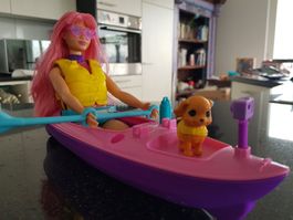 NEUWERTIGE BARBIE MIT KANU