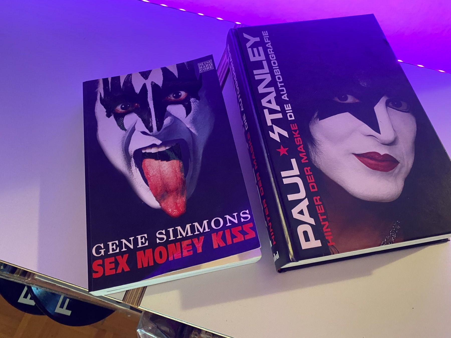 Libri: 2x Kiss Bücher! – Nuovo (secondo la descrizione) da Basel venduto da FatCatPacksTheRatt