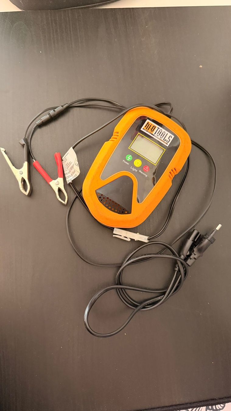 Caricabatterie: Hi-Q Tools Batterieladegerät 900 12 Volt – Usato da Bonaduz venduto da laryxfary