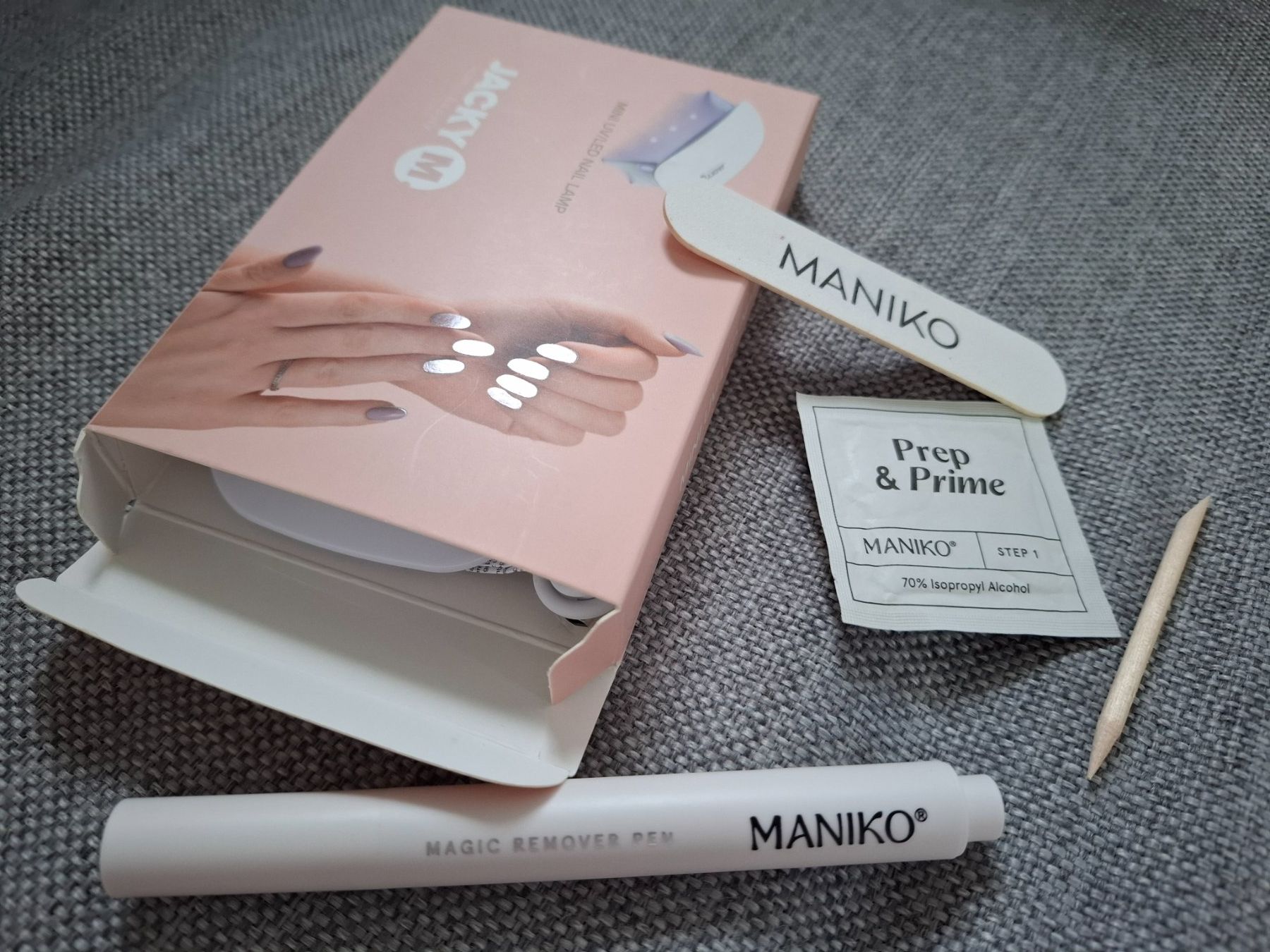 Maniko Smalto per unghie: Maniko Remover Pen + Mini UV Lampe weiß – Nuovo (secondo la descrizione) da Dornach venduto da shoe-lina