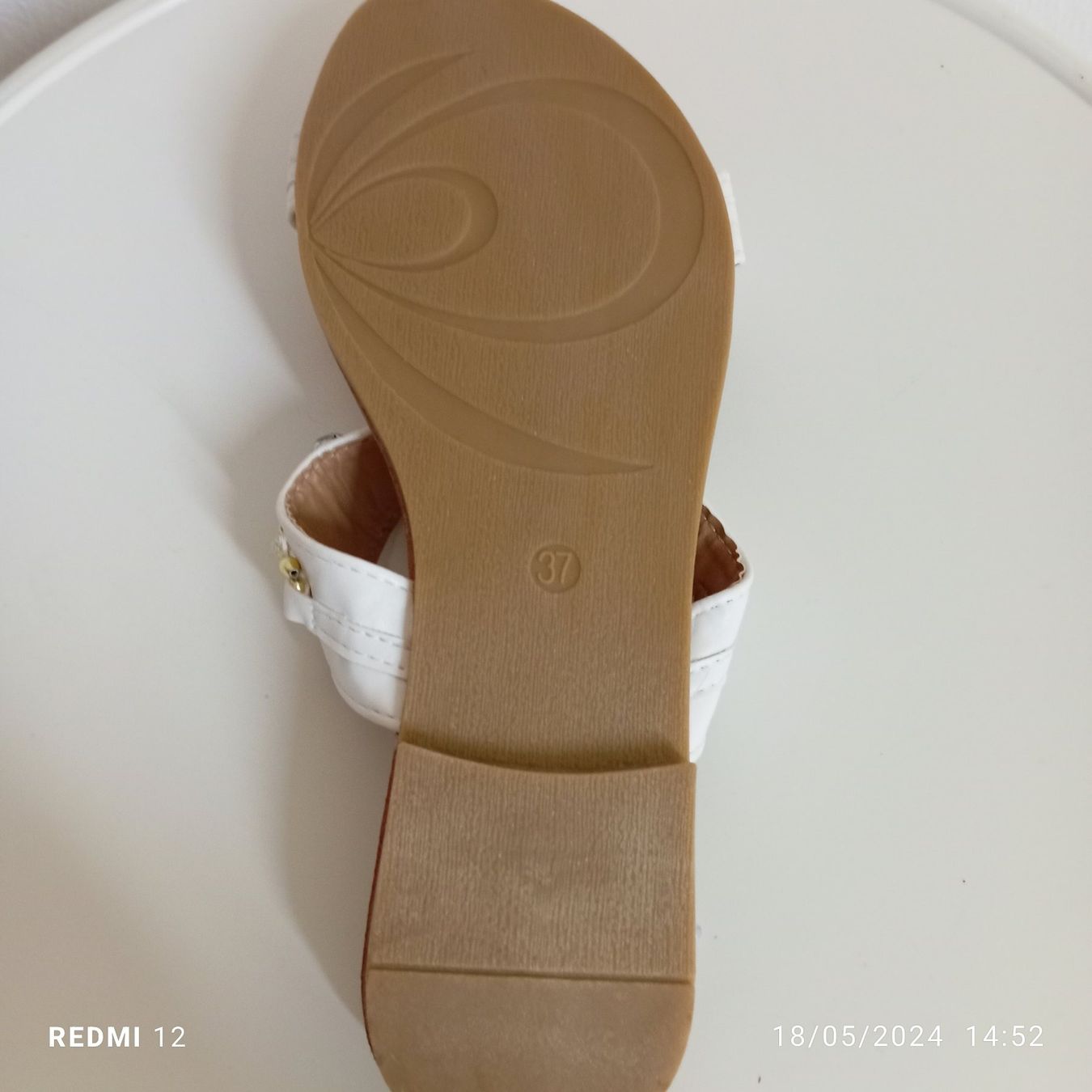 Scarpe da donna: Weisse Sandalen Grösse 37 – Nuovo (secondo la descrizione) da Brione Verzasca venduto da pulci22 2