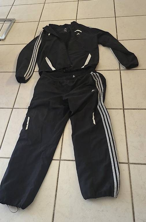 Costumes: Original Adidas Clima365 Trainingsanzug Gr. L – D'occasion à Seewen SO par wit_6lph