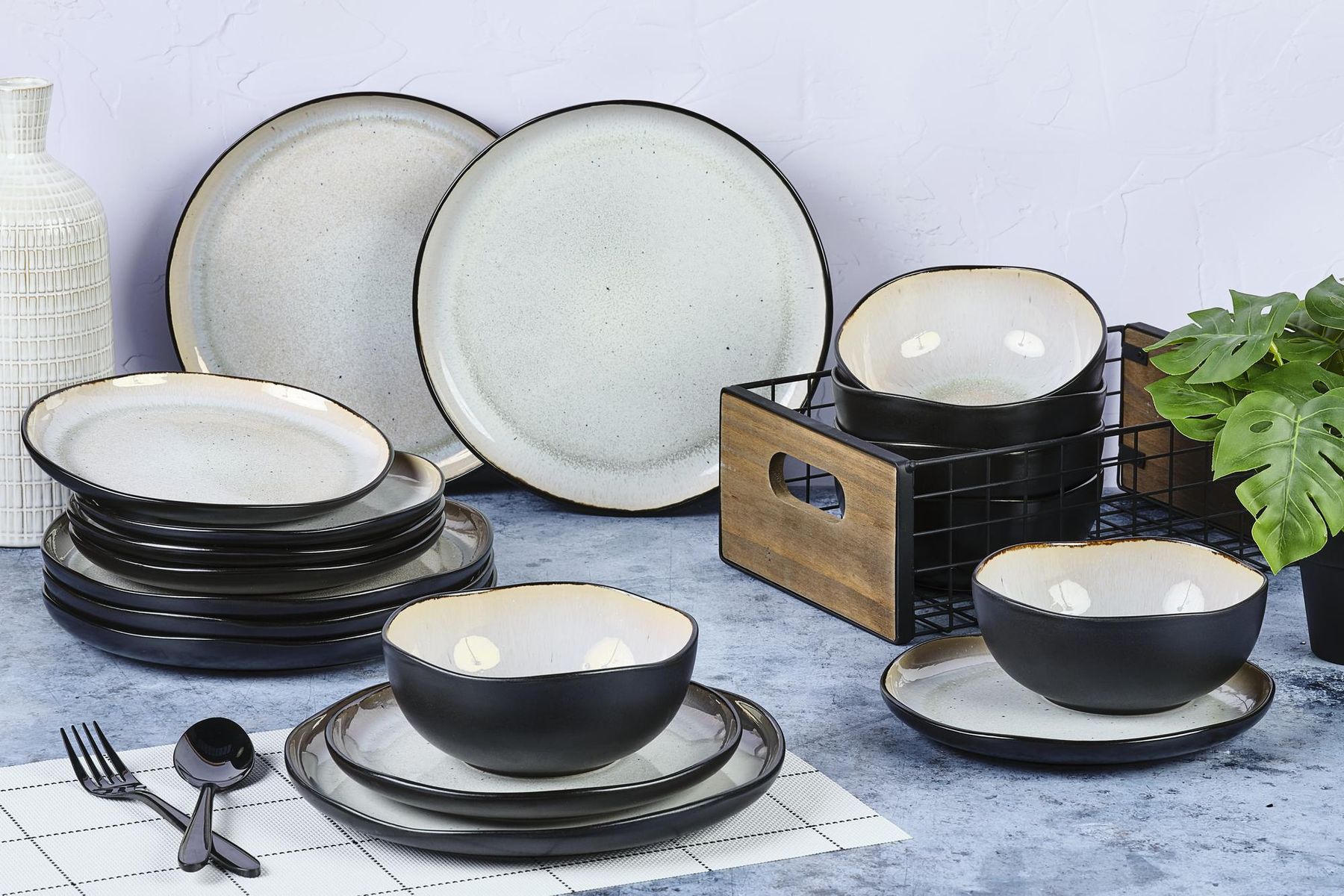 Set di piatti: Geschirr-Set IRIS – Nuovo e nell'imballaggio originale da Bremgarten AG venduto da simpliCH 2