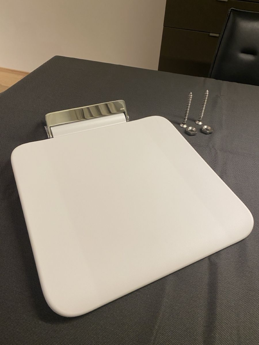 Duschen: HEWI Duschsitz Duschklappsitz bis 150 kg belastbar. – Gebraucht aus Malans GR von SicherKaufen