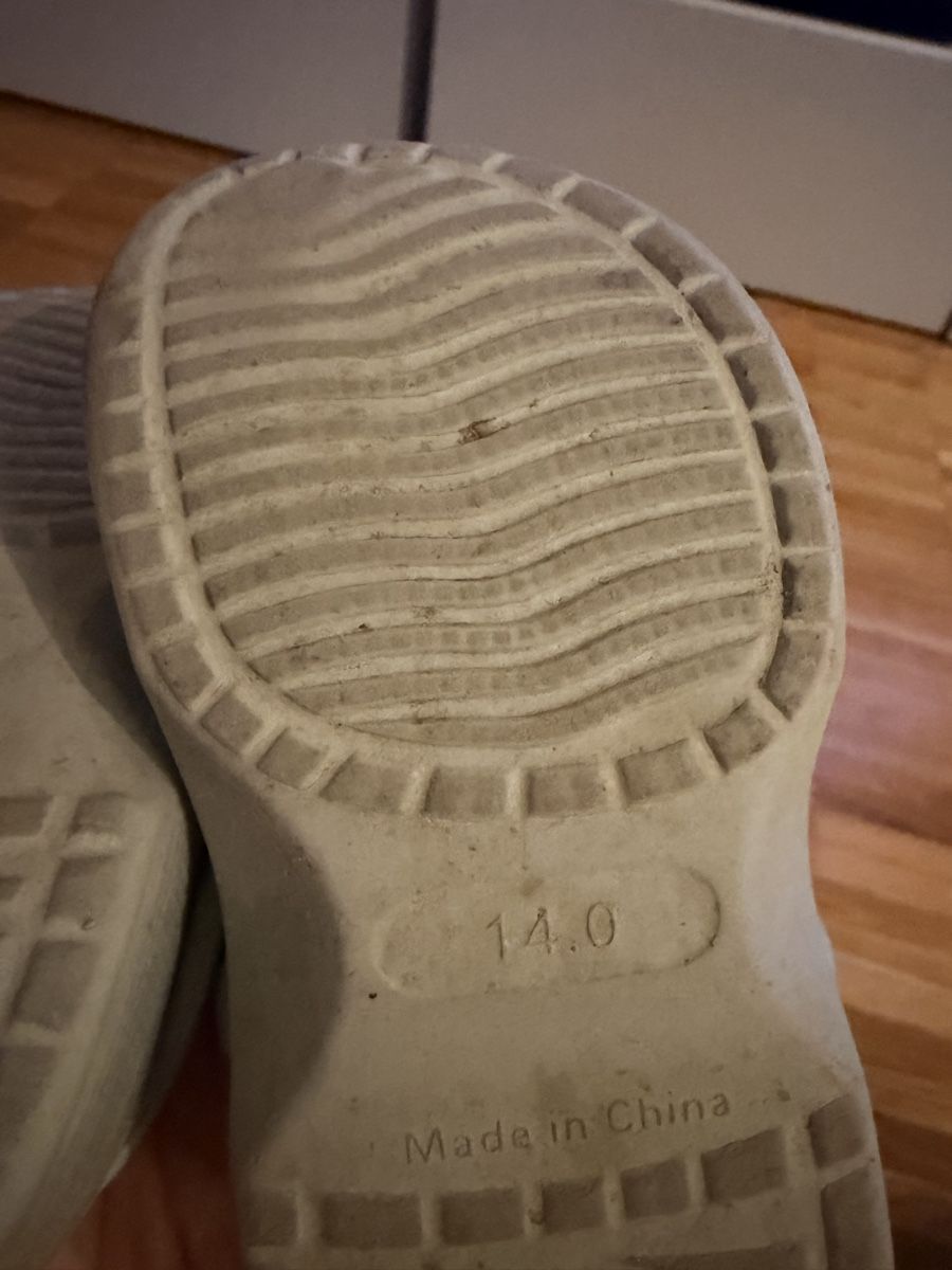 Chaussures garçon: Kinder Clogs Grösse 14.0 gebraucht – D'occasion à Schaan par lulu_xx 1