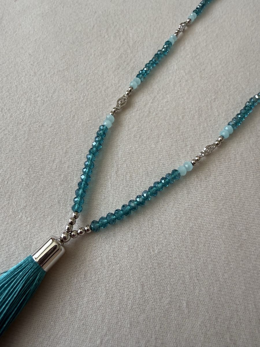 Catenine: Wunderschöne Kette mit Quaste und blauen Perlen – Usato da Strengelbach venduto da Chiavara 1