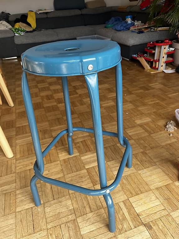 Ikea Sgabelli: Ikea stool in beautifulu blue colour – Usato da Bern venduto da mad_fn5b