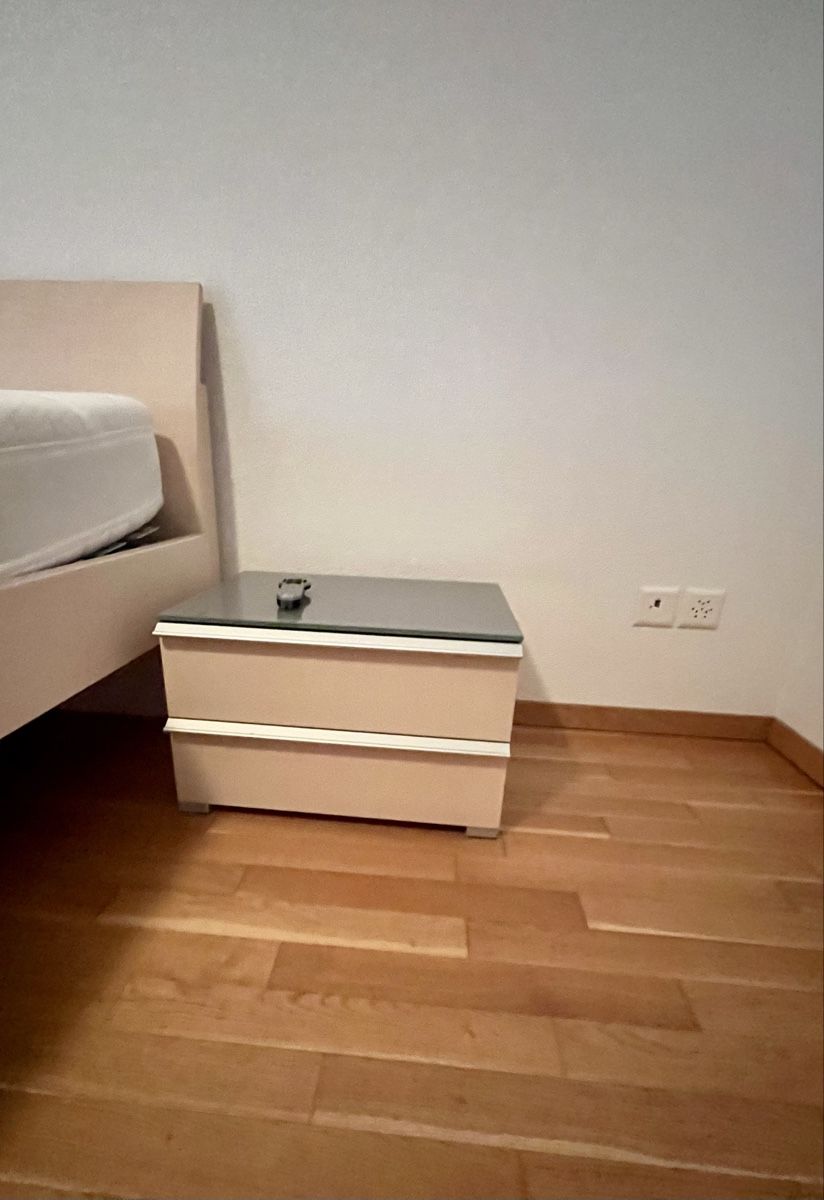 Bico Letti: Bett mit Motor, Bico-Lattenrost, 2 Nachttischchen – Usato da Möriken AG venduto da Libero013 2
