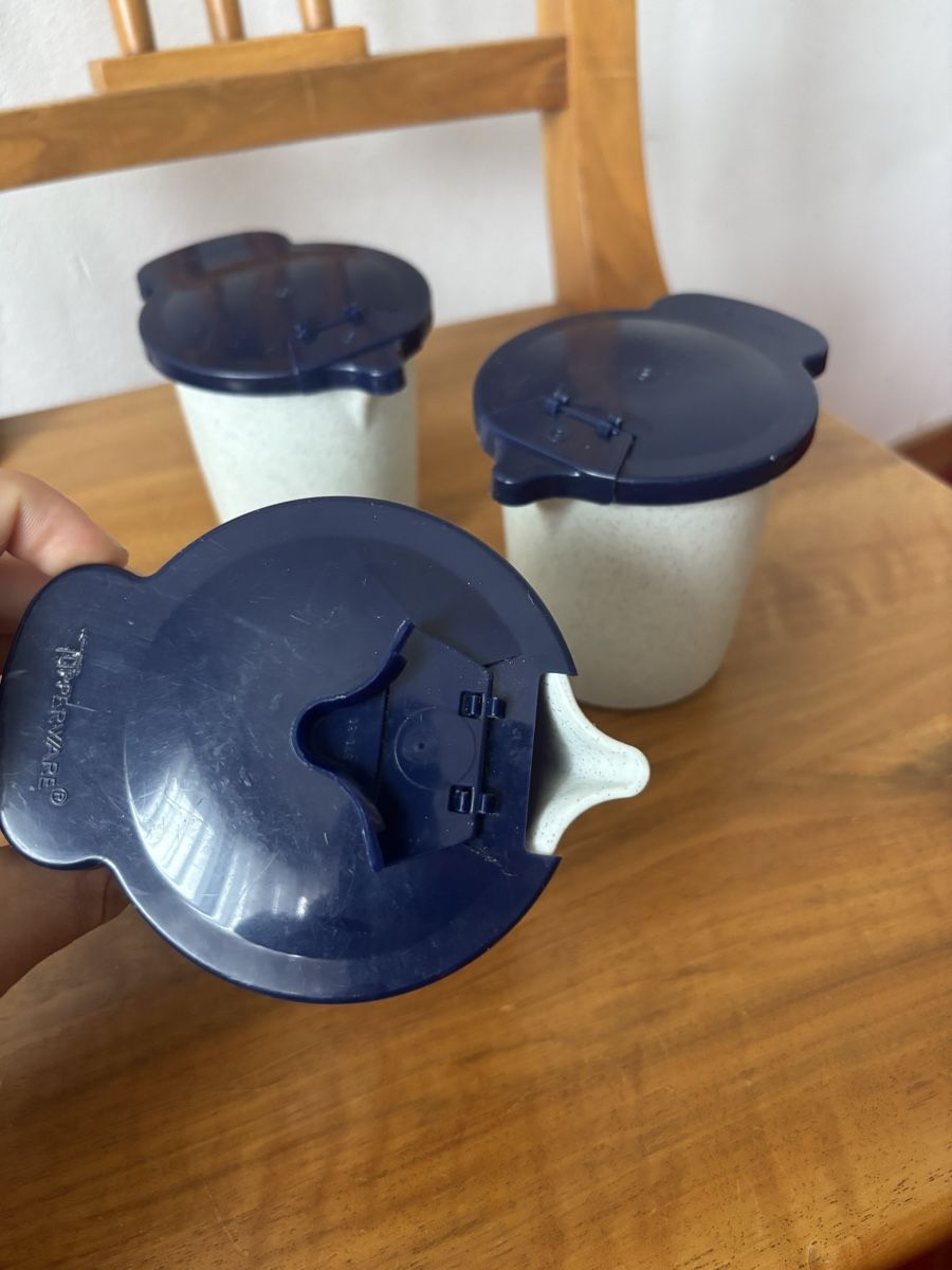 Tupperware Recipients et similaires: Tupperware Becher mit Deckel 3er Set – D'occasion à Flawil par lar_582m 1