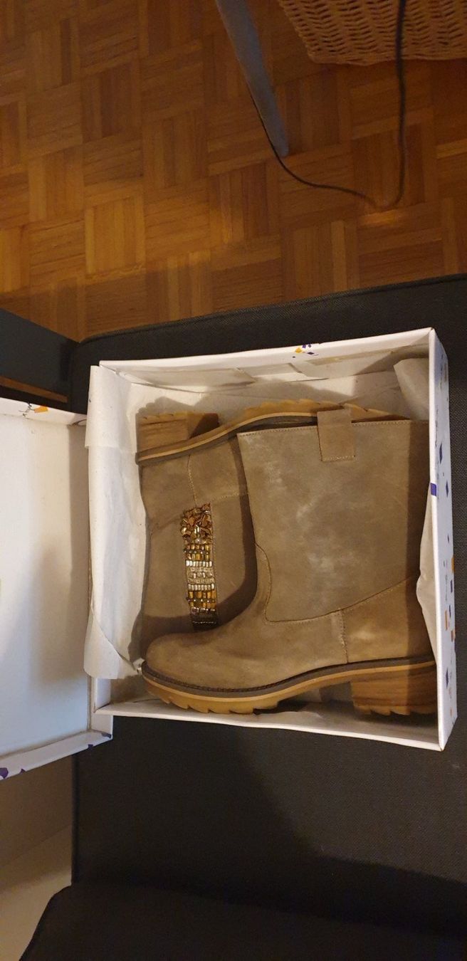Chaussures femmes: Bottines – Neuf avec emballage d'origine à la tour de peilz par alegre02