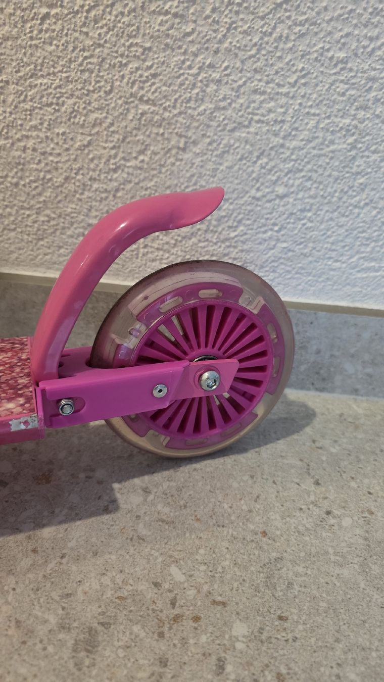 Veicoli per bambini: Pinker Kinderscooter mit Einhorn Design, Top Zustand! – Usato da Kirchberg BE venduto da Nicolanextra 1