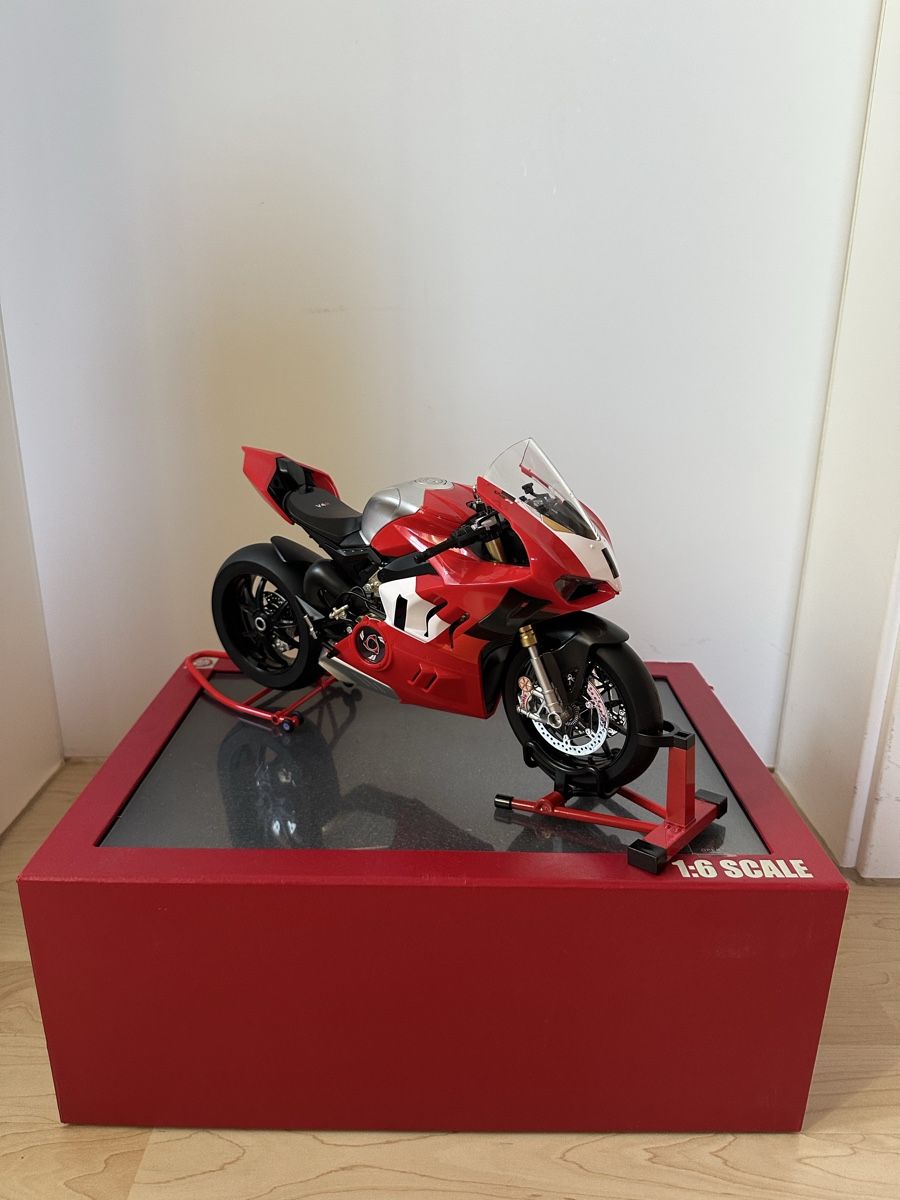 Ducati Kits de montage: 1:6 Ducati Panigale – Neuf avec emballage d'origine à Obfelden par Marko593