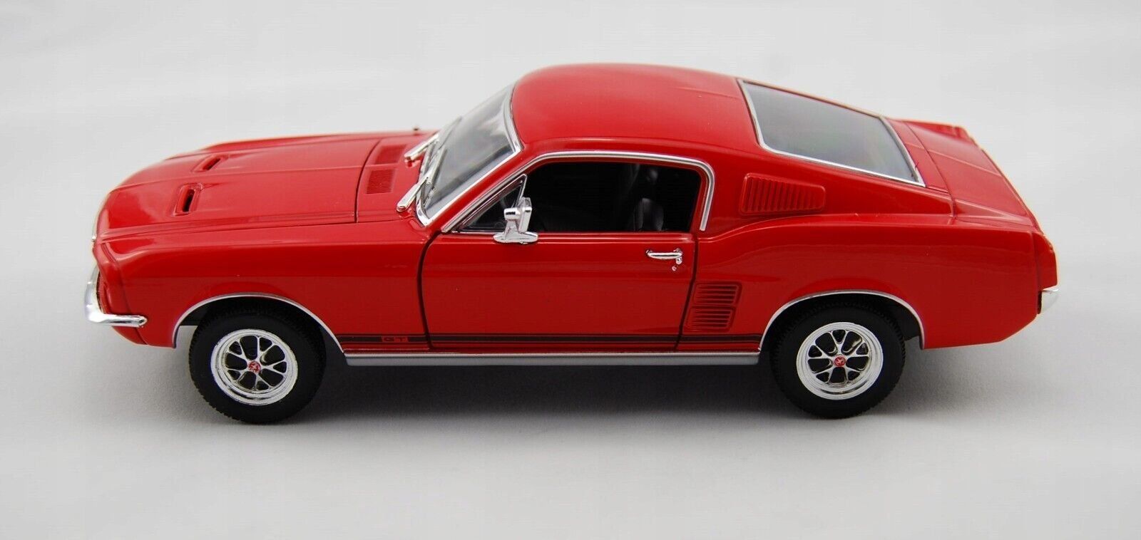 Ford Modellautos: Ford Mustang GT Fastback 1967-1968 rot / Decor         1:24 – Neu und originalverpackt aus Gerlafingen von espero88 3