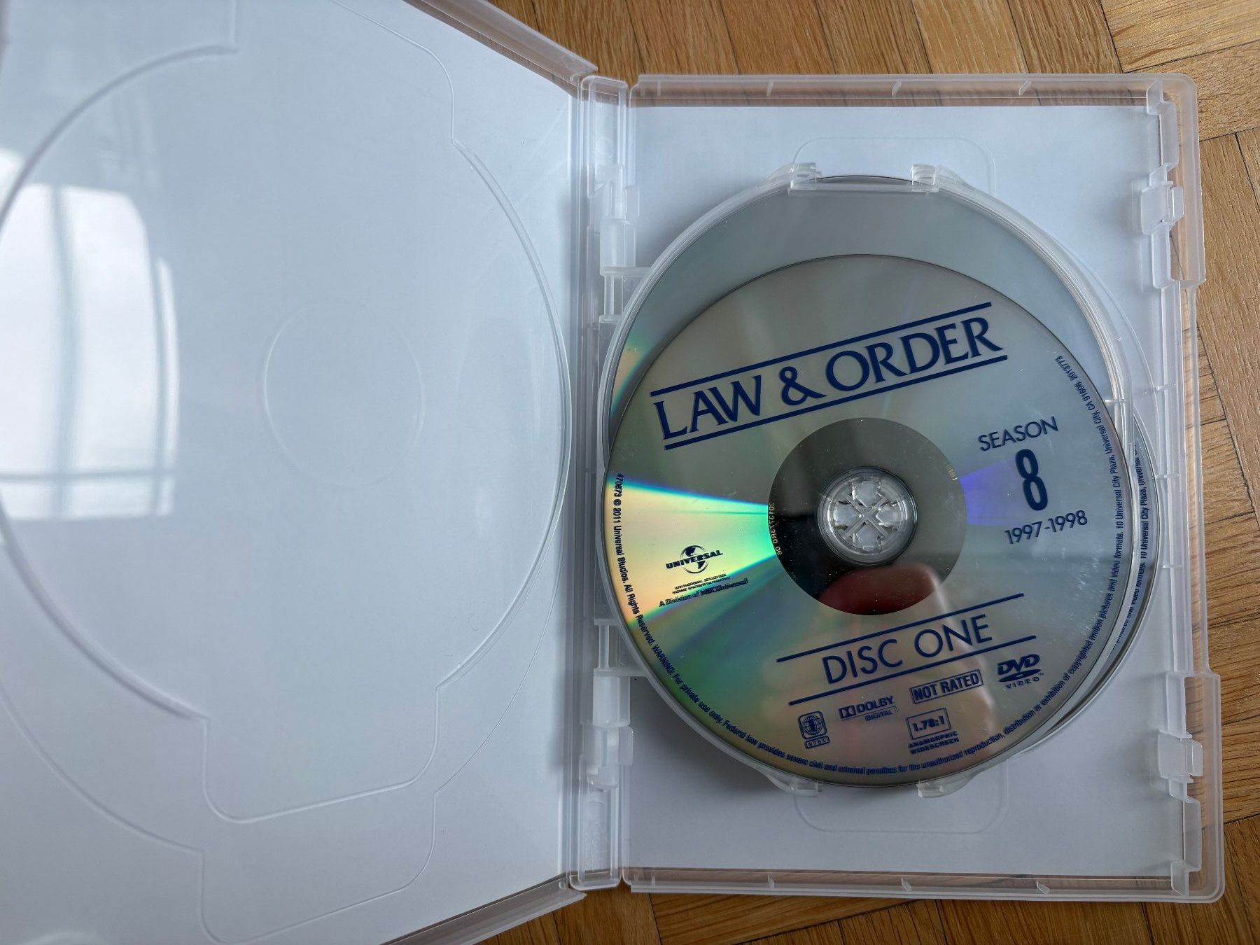 Tutti i DVDs: Law & Order - Season Eight - DVD – Nuovo (secondo la descrizione) da Zürich venduto da Malcom 1