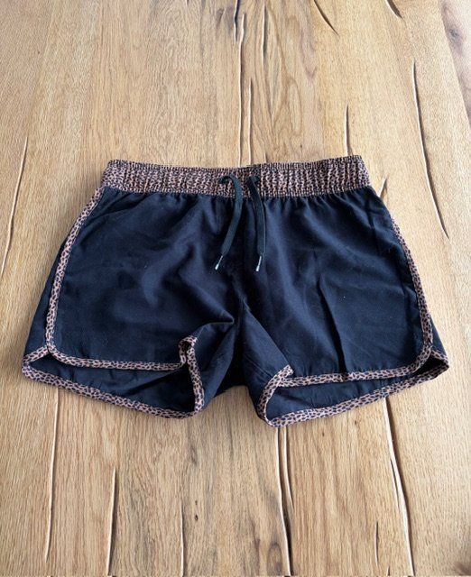 Protest Pantalons: Schöne Protest Mädchen Shorts Grösse 176 – D'occasion à Hohenrain par Kiendan