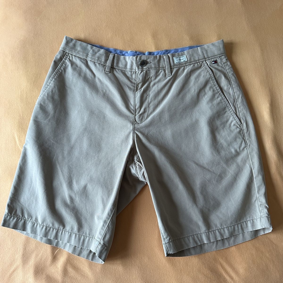 Tommy Hilfiger Hosen: Tommy Hilfiger Shorts – Neu (gemäss Beschreibung) aus Wallisellen von Last_Chance_Sale