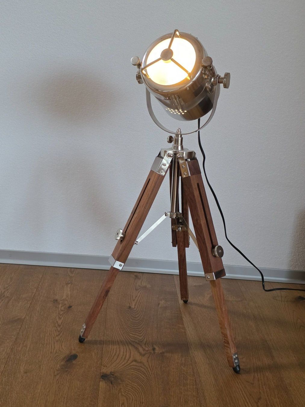 Lampen: Kleine Ständerlampe im Retro-Look – Gebraucht aus Riggisberg von Chraeschli 2