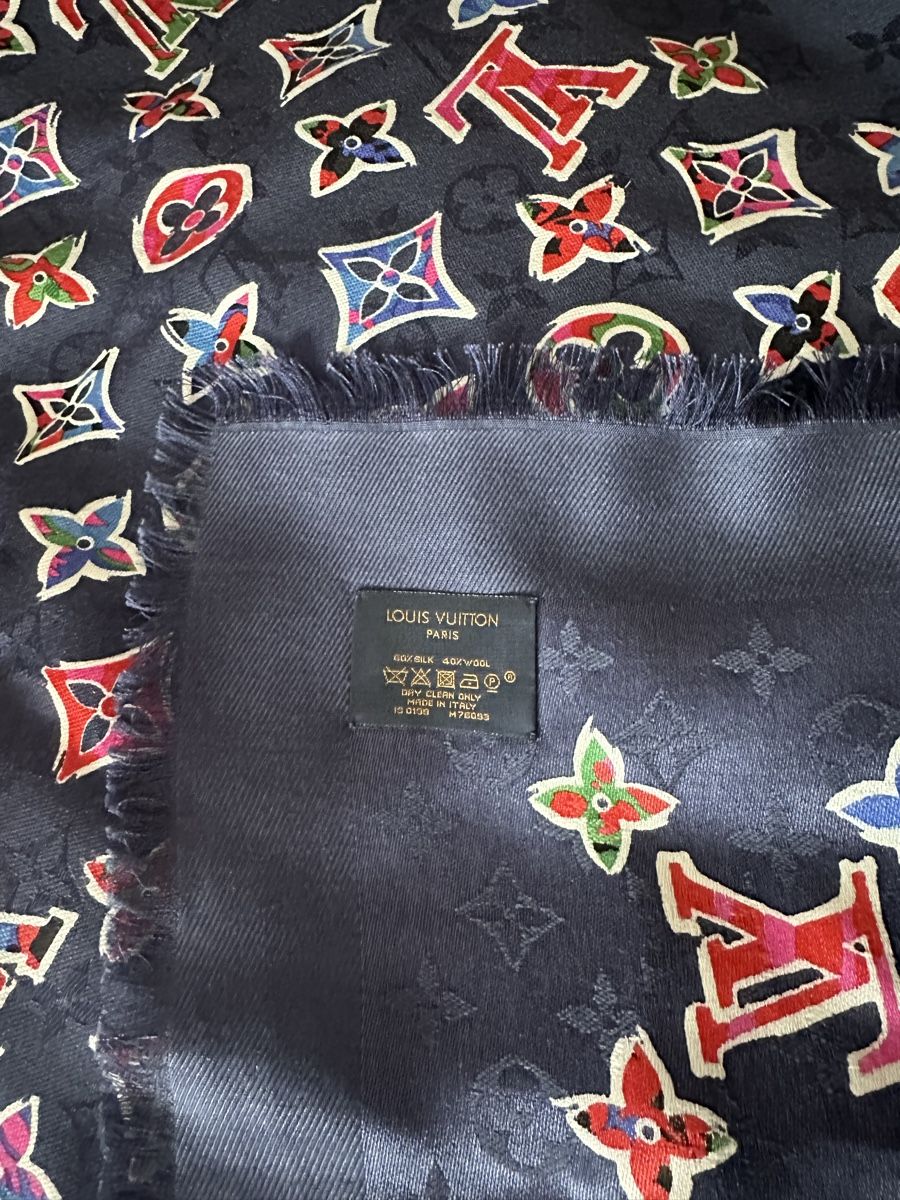 Louis Vuitton Foulard & Sciarpe: Louis Vuitton Schal Navy – Nuovo (secondo la descrizione) da St. Gallen venduto da maivilisa 1