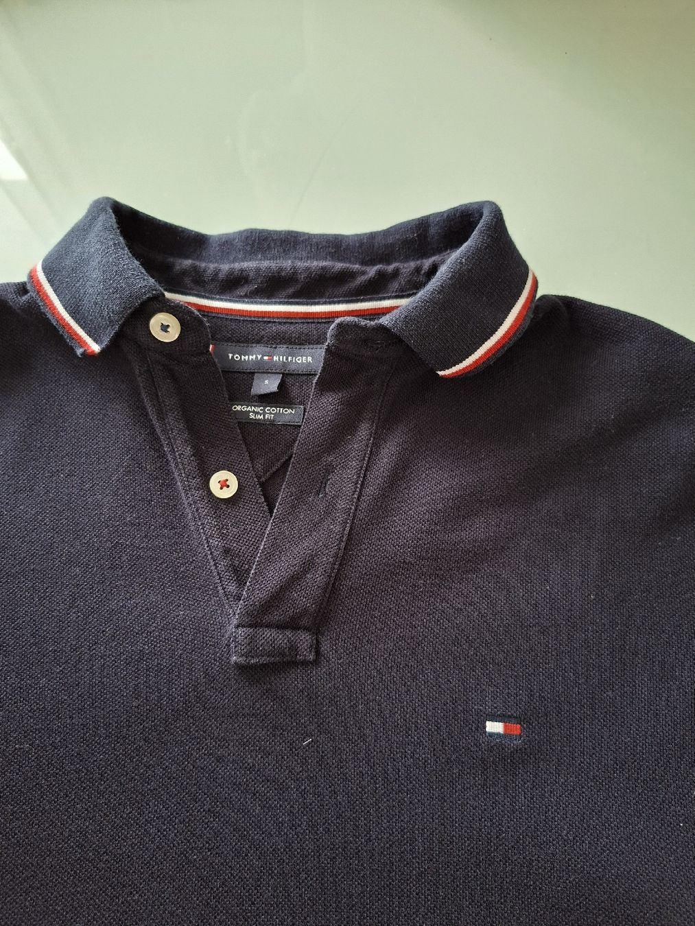 Tommy Hilfiger Polo-Shirts: Polo Tommy Hilfiger bleu marine taille s  – Gebraucht aus Renens VD von ser_j2fn 2