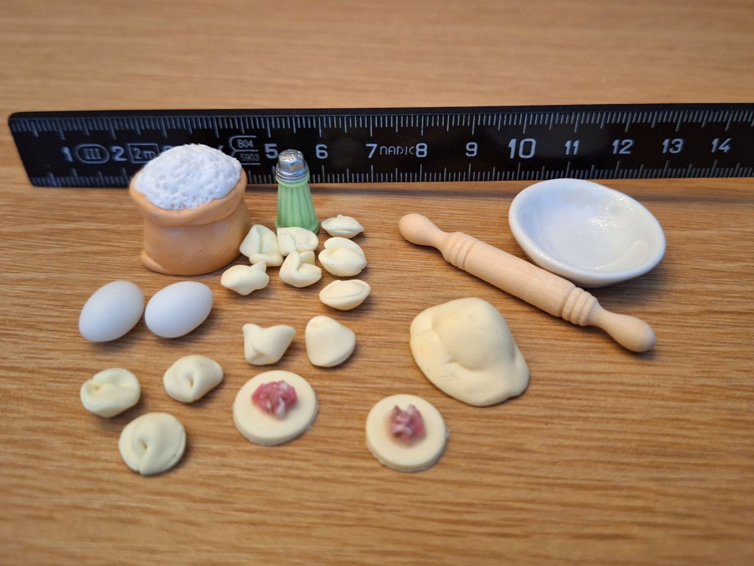 Case e mobili per bambole: Handmade Tortellini Kochset – Nuovo (secondo la descrizione) da Zürich venduto da HandmadeTinyFood 1