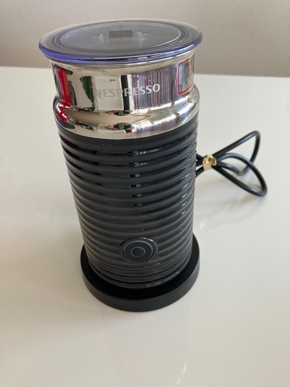 Nespresso Kaffeemaschinen & Espressomaschinen: Nespresso Kaffeemaschine mit Milchschäumer – Gebraucht aus KUESNACHT ZH von Christine_6 3
