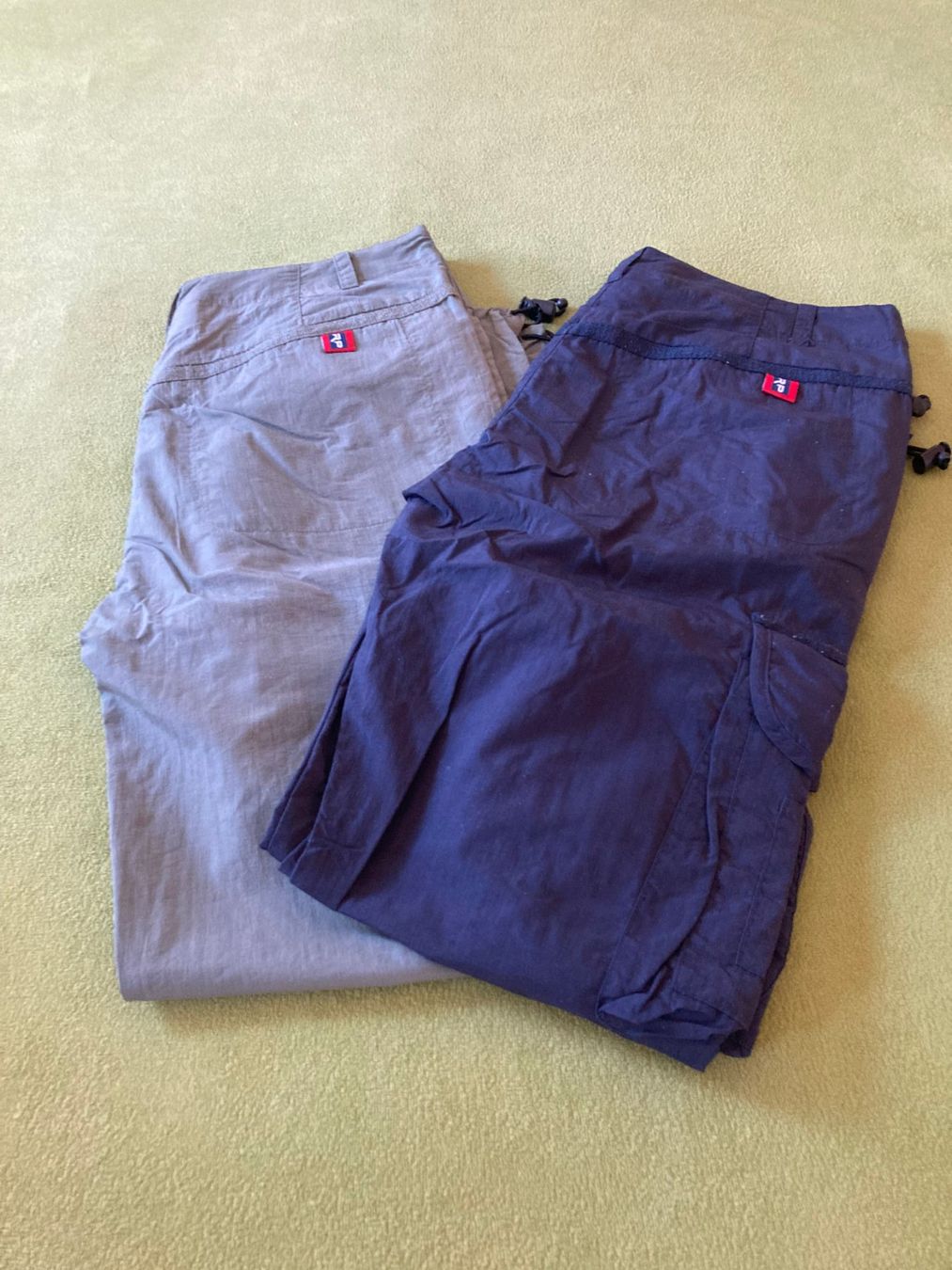 Pantaloni: 2 Sommer Freizeit-Hosen – Usato da Andeer venduto da JDOGG 5