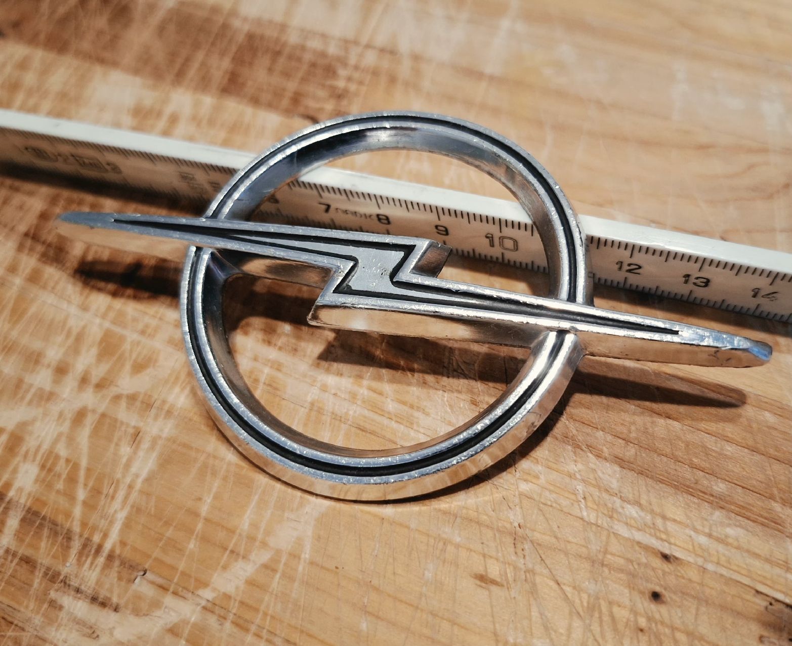Opel Tutti pezzi di ricambio auto: 60er Jahre Opel-Blitz-Haubenemblem  – Usato da Triesen venduto da BLACKSHEEP75 2
