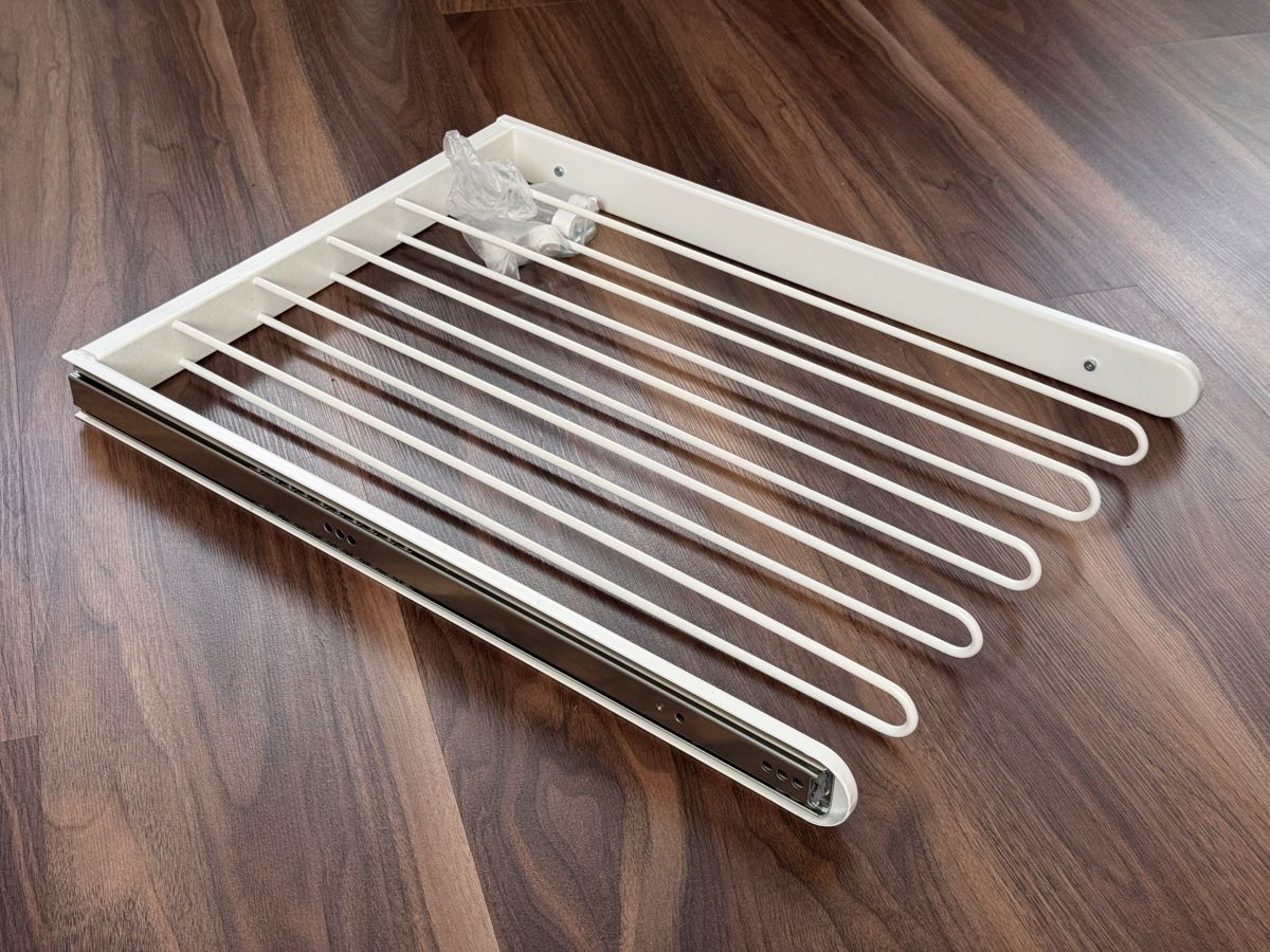 Ikea Appendiabiti: IKEA Komplement Hosenaufhänger – Usato da Siebnen venduto da Guesswho 1