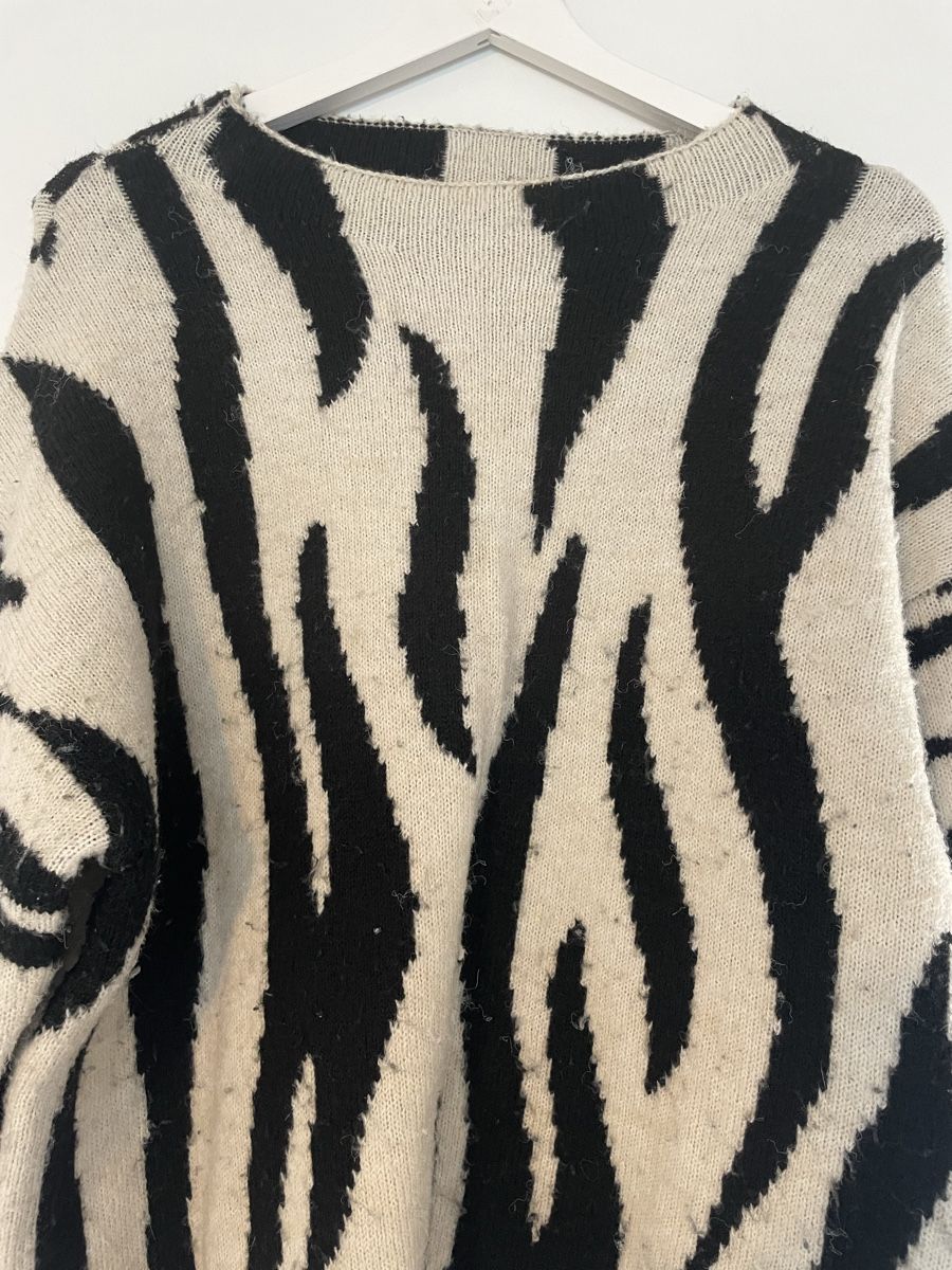 Mango Pullover & Sweatshirts: Stylish Zebra-print Sweater – Gebraucht aus Roche VD von closetcleanse 1