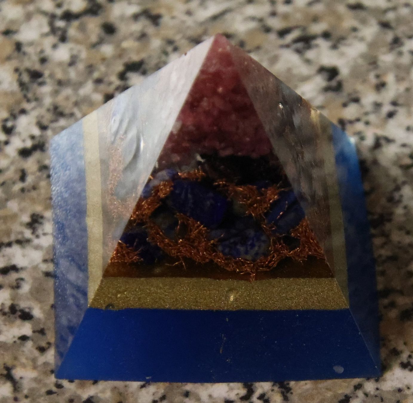 Mineralien & Heilsteine: Orgonit Pyramide – Gebraucht aus Diegten von dolphin04