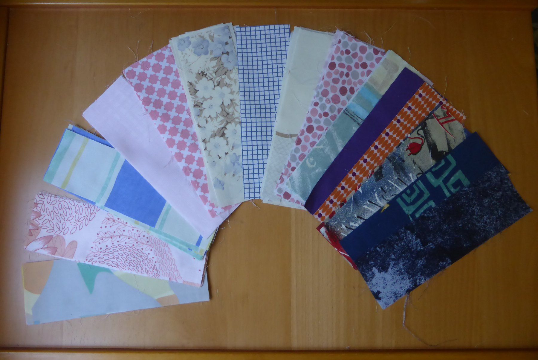 Tessuti: Patchwork Baumwolle - 50 Streifen 6.4 x 20 cm, bunt-8 – Usato da Brunnadern venduto da pinkfaden
