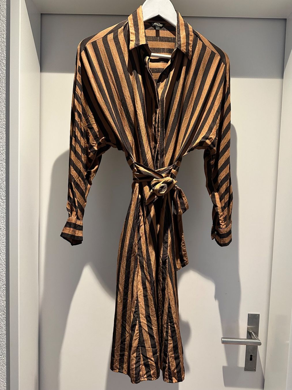 Massimo Dutti Kleider: MASSIMO DUTTI Buttoned Kleid, Gr. 34 – Neu (gemäss Beschreibung) aus Dübendorf von liism