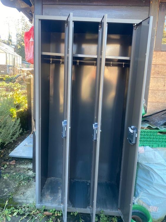 Metall Spind Schrank (Gebraucht) in Zuoz für CHF 1 – nur Abholung auf ...